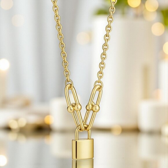 π Minimalist Padlock Necklace Horseshoe Chain 18K Gold Plated Stainless Steel - Picture 7 of 9